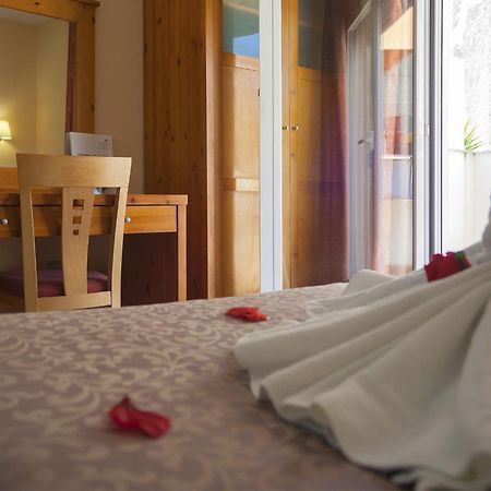 El Pinche De Oro Hotel เบนีการ์โล ห้อง รูปภาพ