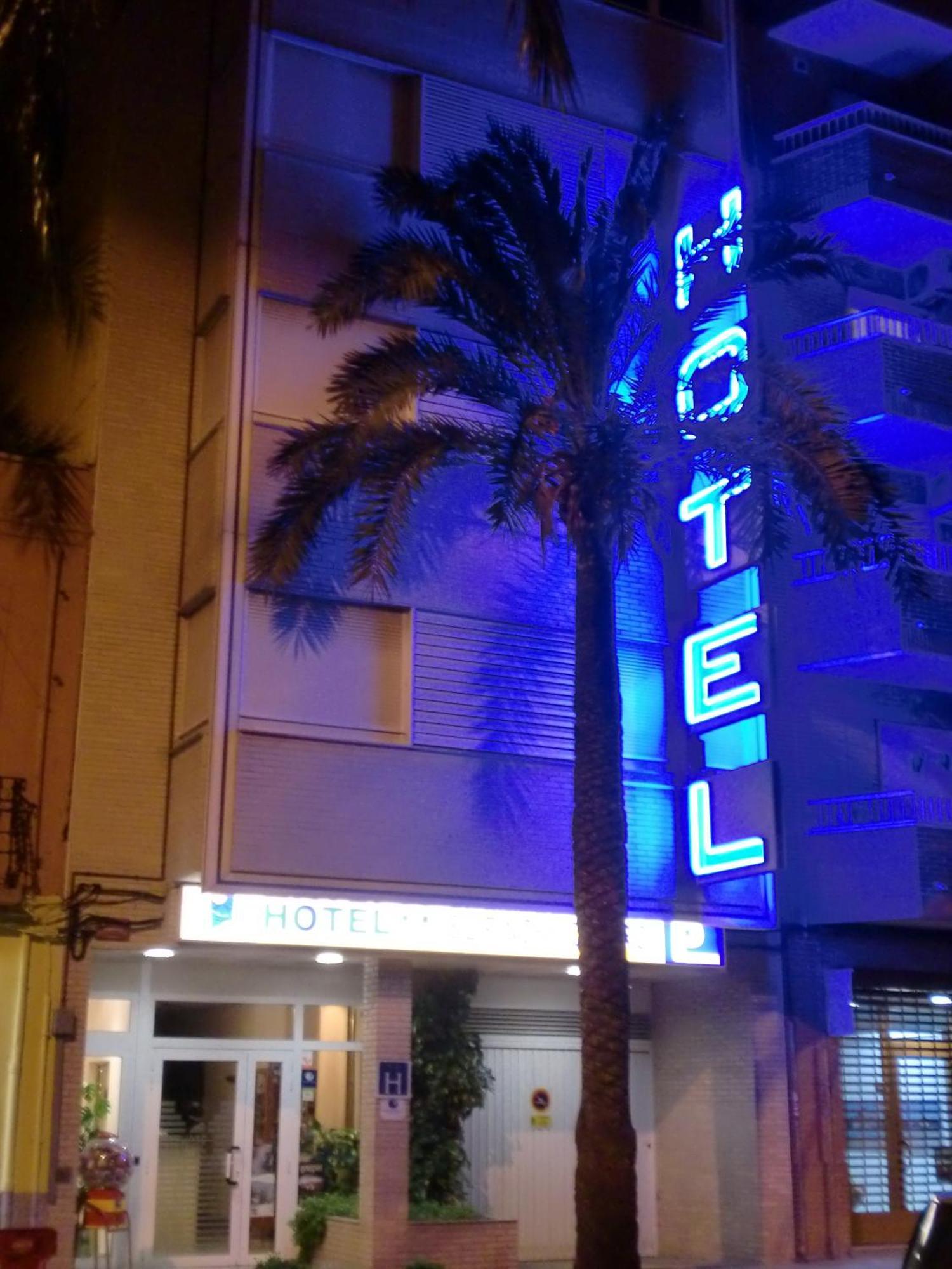 El Pinche De Oro Hotel เบนีการ์โล ภายนอก รูปภาพ